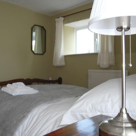 Llanfihangel-nant-Melan The Fforest Inn المظهر الخارجي الصورة